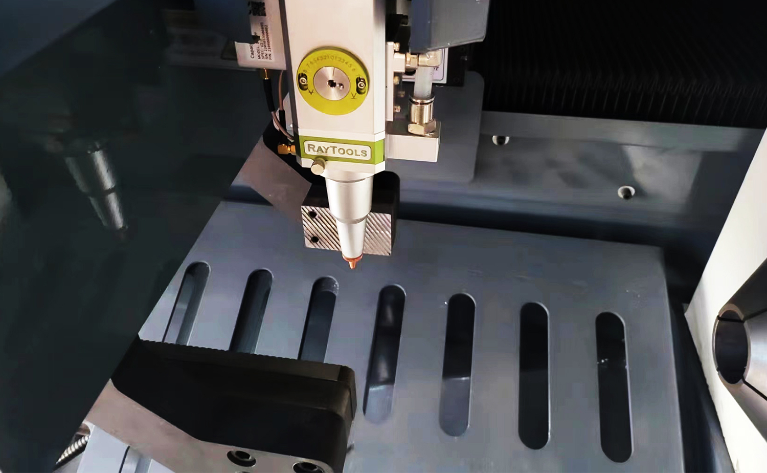 MCJG120 3D Laser Tube Gearradh Meaisín