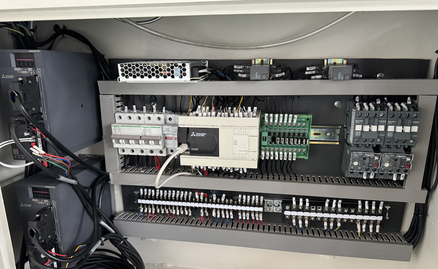Sraith DEF680CNC Luas Fast Servo Meaisín Chamfering Tube Ceann Dúbailte