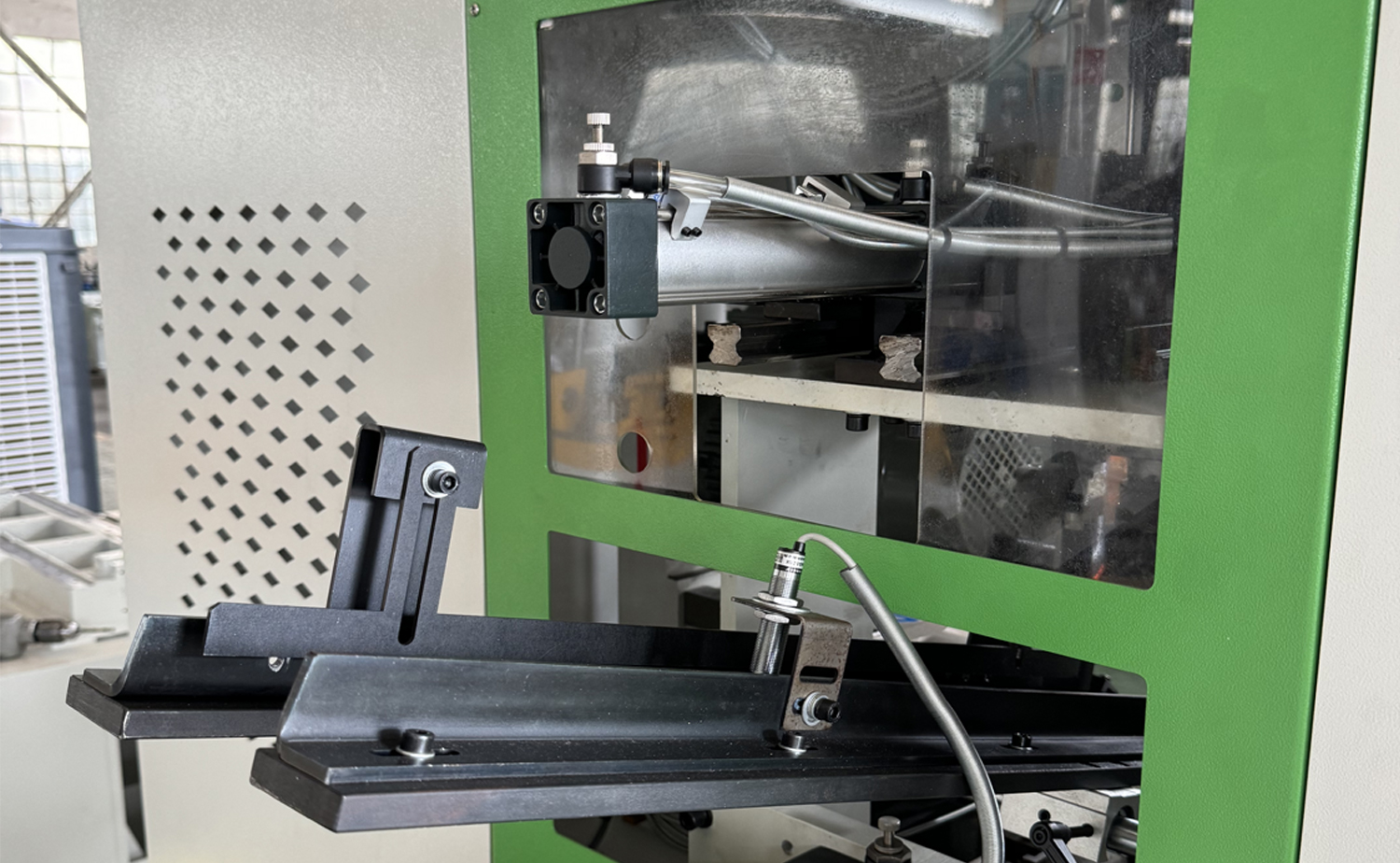Sraith DEF680CNC Luas Fast Servo Meaisín Chamfering Tube Ceann Dúbailte