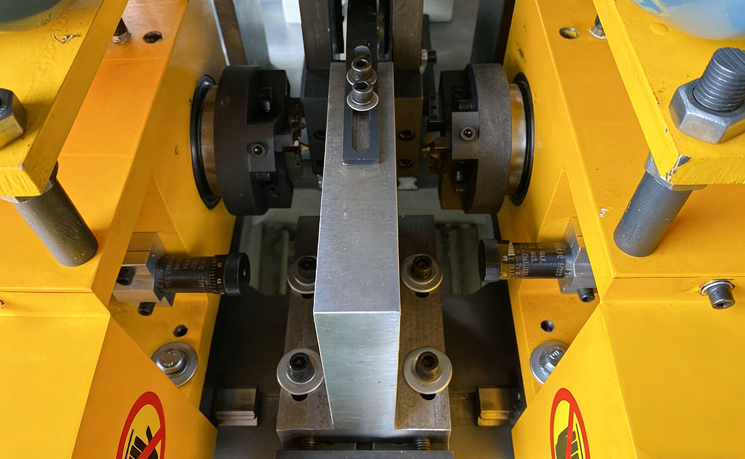 DEF50PVS Servo Tube Chamfering Machine for Short Metal and PVC Feadáin DEF50PVS Servo Tube Chamfering Machine for Short Metal and PVC Feadáin